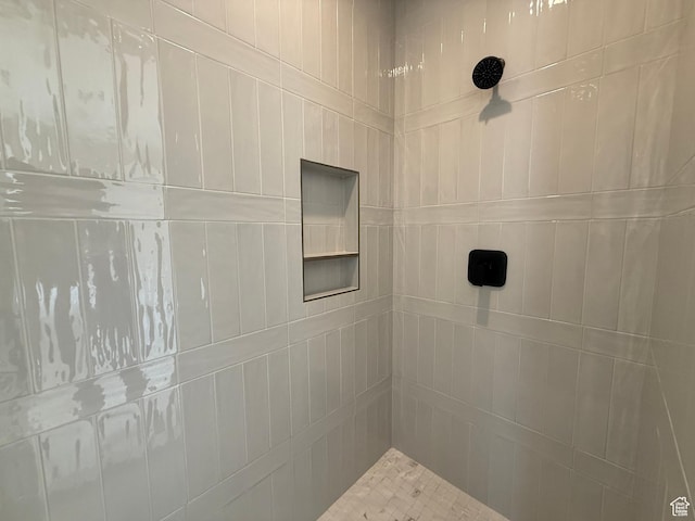 full bath featuring tiled shower