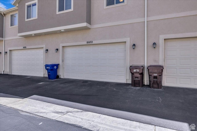 8072 N Rock Creek Cove Ln, Eagle Mountain, UT 84005 - view of garage