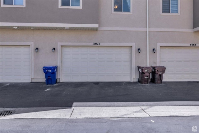 8072 N Rock Creek Cove Ln, Eagle Mountain, UT 84005 - view of garage