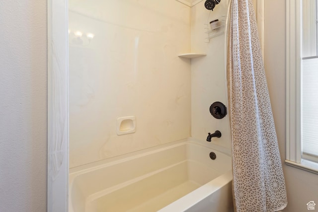 bathroom featuring shower / bath combo