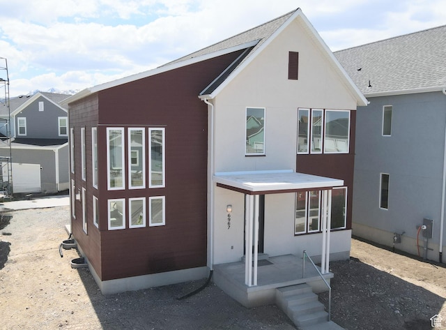 view of front facade featuring stucco siding