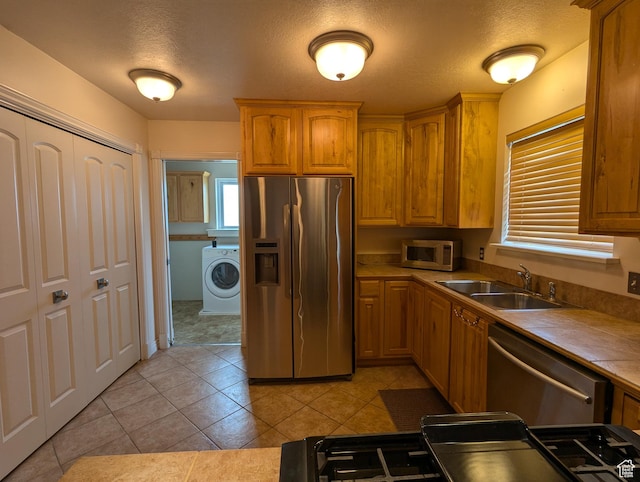 565 E Platt Ln Unit 1, Mona, UT 84645 - kitchen featuring a sink, washer / clothes dryer, stainless steel appliances, plenty of natural light, and light tile patterned floors