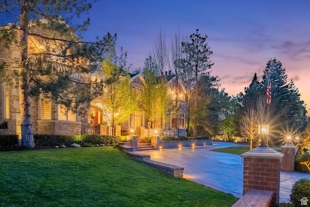 2428 E Field Rose Dr, Holladay, UT 84121 - surrounding community with a lawn