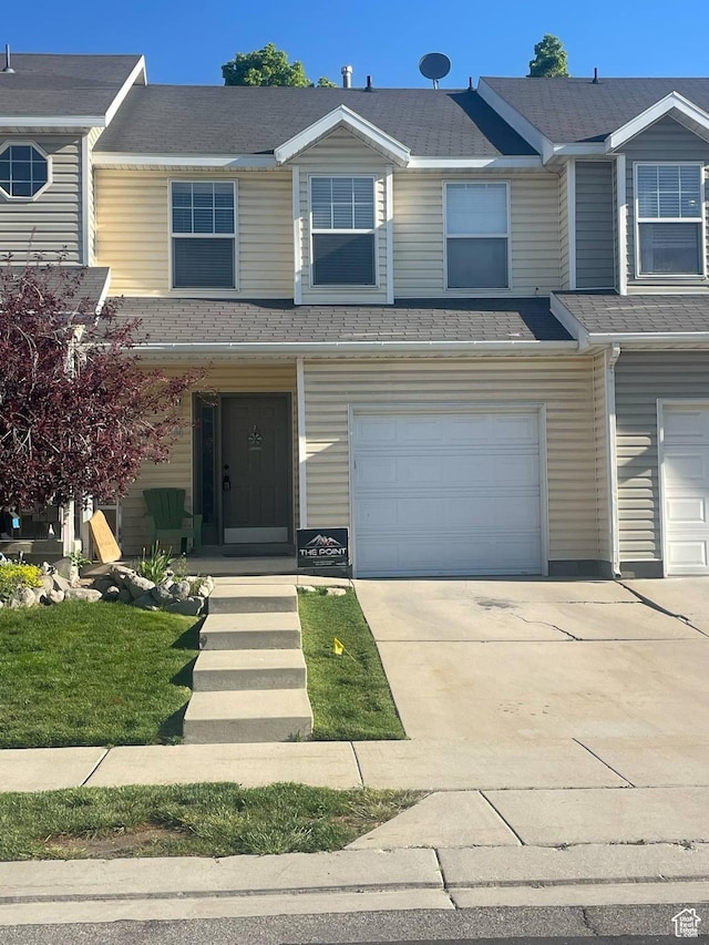174 E Daisyfield Dr, Draper, UT 84020 - townhome / multi-family property featuring an attached garage and concrete driveway
