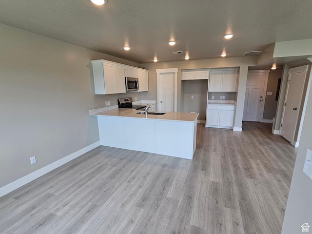 518 N 1400 W Lot 26, Springville, UT 84663 - kitchen featuring a peninsula, a sink, baseboards, light countertops, and appliances with stainless steel finishes