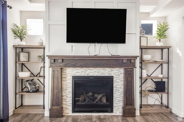 room details featuring baseboards and wood finished floors