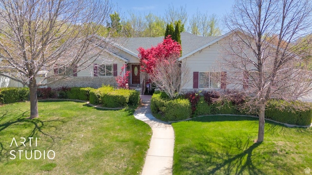 view of front of house with a front lawn