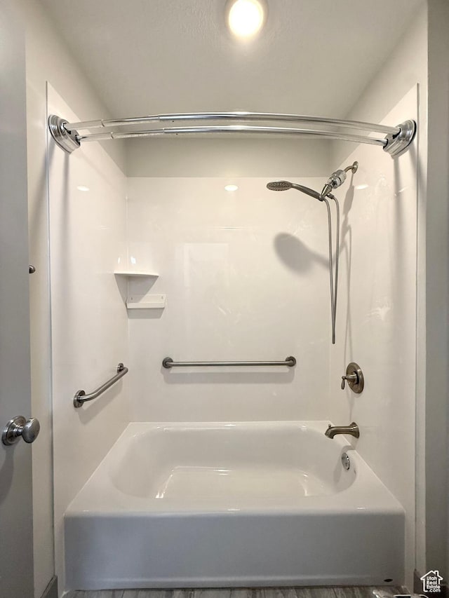 bathroom with shower / bathtub combination