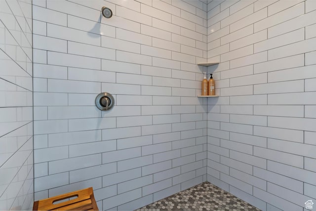full bath featuring tiled shower