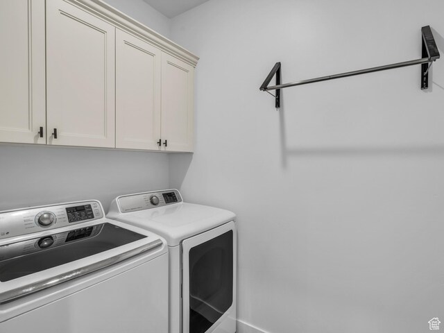 laundry room featuring cabinet space and washing machine and clothes dryer