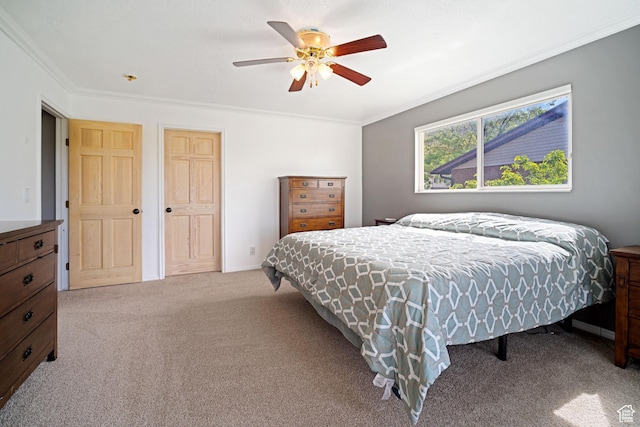 bedroom with crown molding, carpet flooring, and a ceiling fan