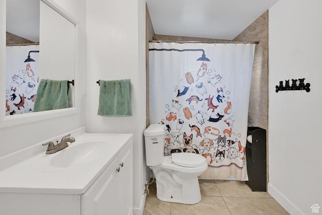 bathroom featuring tile patterned floors, toilet, vanity, baseboards, and a shower with curtain