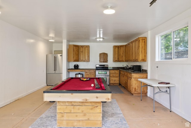1890 W Rock Hollow Rd, Bluffdale, UT 84065 - kitchen with stainless steel appliances, billiards table, baseboards, and a center island