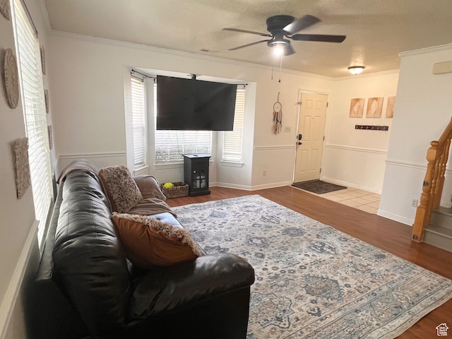 354 E 950 S, Payson, UT 84651 - living room with wood finished floors, ceiling fan, crown molding, a textured ceiling, and baseboards