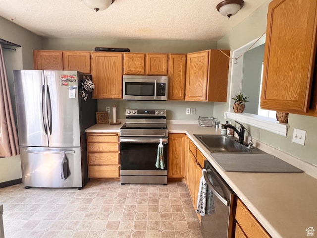 354 E 950 S, Payson, UT 84651 - kitchen with stainless steel appliances, a sink, light countertops, and a textured ceiling