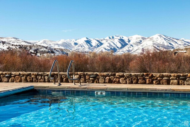 7485 E Moon Light Dr, Heber City, UT 84032 - community pool with a mountain view