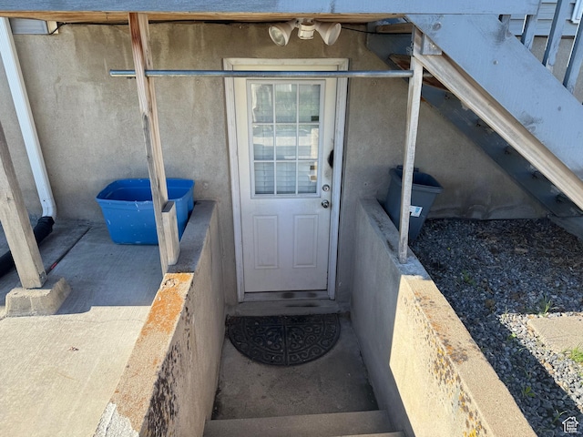 entrance to property featuring stucco siding