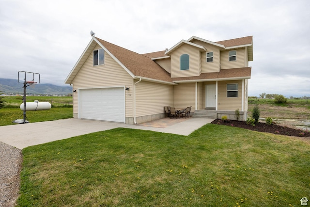 view of front facade with roof with shingles, driveway, and a front lawn