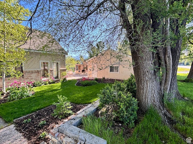 view of green lawn with a patio