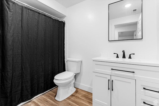 full bathroom featuring toilet, wood finished floors, vanity, baseboards, and a shower with curtain