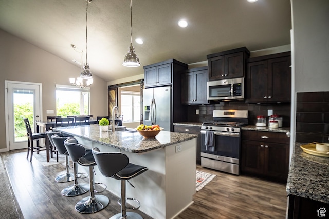 kitchen with stainless steel appliances, a sink, dark wood-style floors, decorative backsplash, and recessed lighting