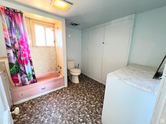 full bathroom with toilet and bathing tub / shower combination
