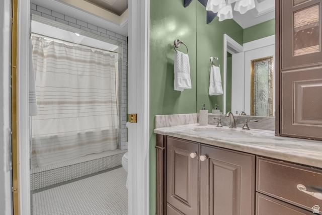 full bathroom featuring vanity, toilet, and curtained shower