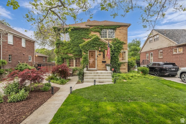 view of front of home with a front lawn