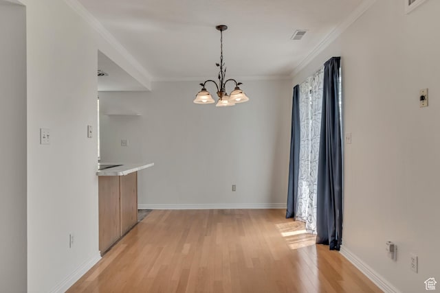 unfurnished dining area featuring a chandelier, light wood-style floors, healthy amount of natural light, ornamental molding, and baseboards