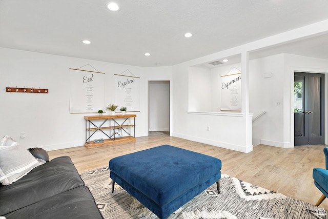 living area featuring recessed lighting, light wood-style flooring, and baseboards