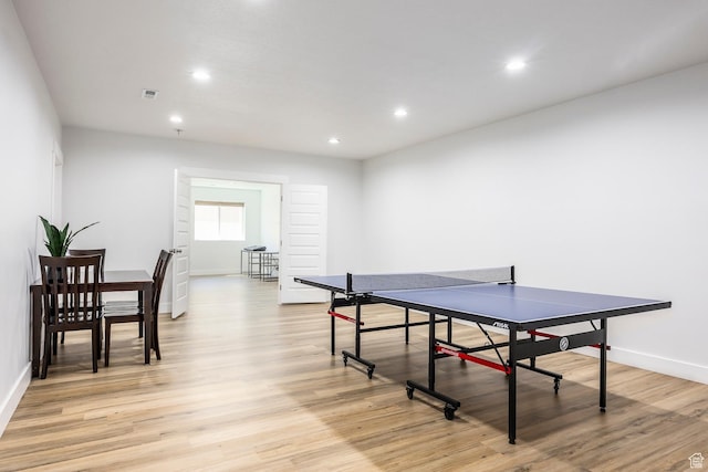 playroom with light wood-type flooring, recessed lighting, and baseboards