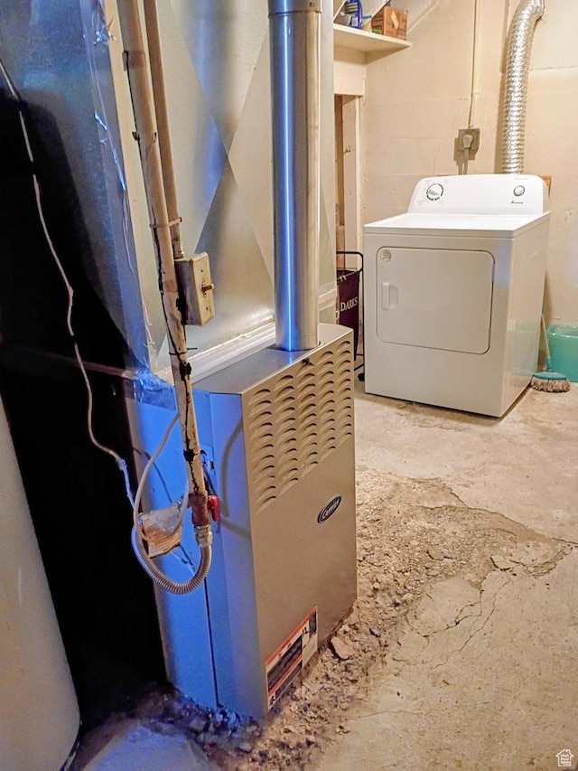 utility room with washer / clothes dryer and heating unit