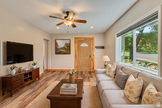 living room with light wood-style floors, a ceiling fan, baseboards, and recessed lighting