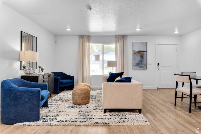 living room featuring wood finished floors, recessed lighting, and baseboards