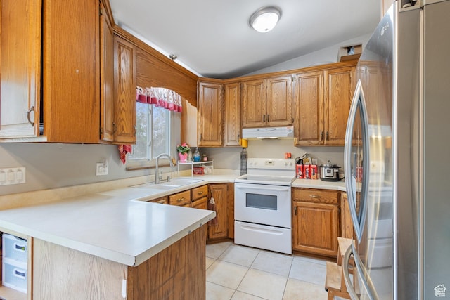 kitchen with freestanding refrigerator, electric range, under cabinet range hood, lofted ceiling, and a sink