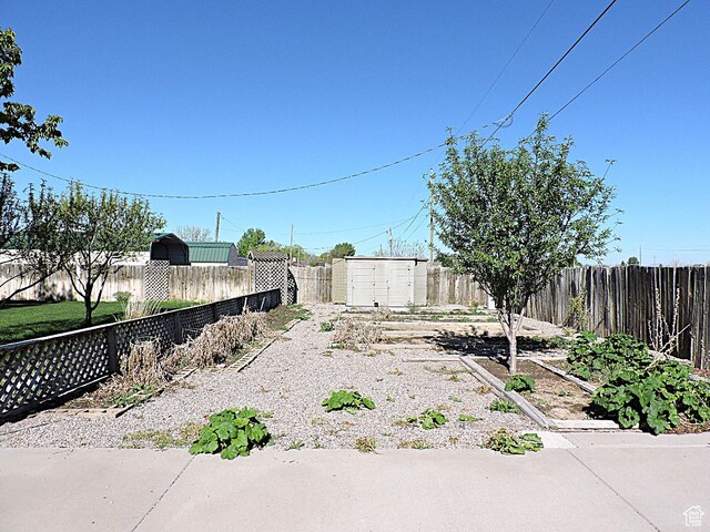 681 E Sunset St, Delta, UT 84624 - fenced backyard with mail area