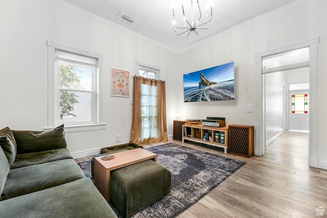 living room with a chandelier, crown molding, wood finished floors, and baseboards