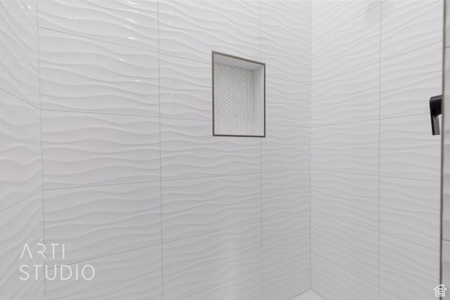 2832 E Stonedale Dr, St George, UT 84790 - bathroom featuring a tile shower