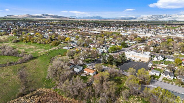 view of property location with a mountain backdrop and nearby suburban area