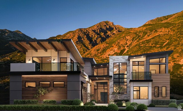 view of front of home featuring a balcony and a mountain view