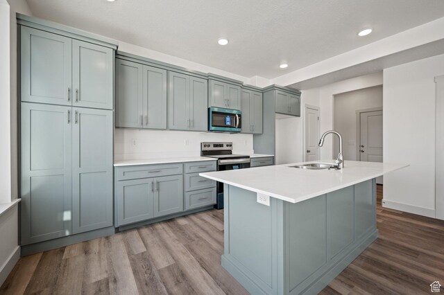 621 S 85 E Unit 24, Smithfield, UT 84335 - kitchen featuring stainless steel appliances, a sink, dark wood-style floors, recessed lighting, and light countertops