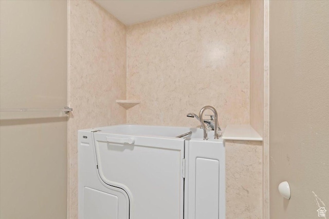 full bath featuring a garden tub