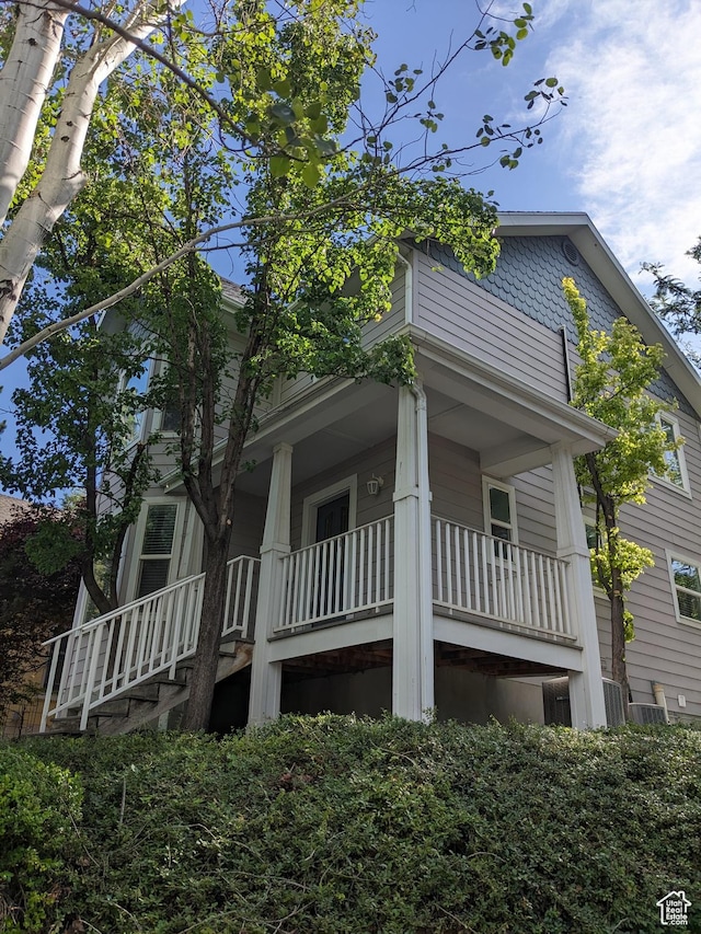 550 N 200 W, Salt Lake City, UT 84103 - view of side of home with a porch