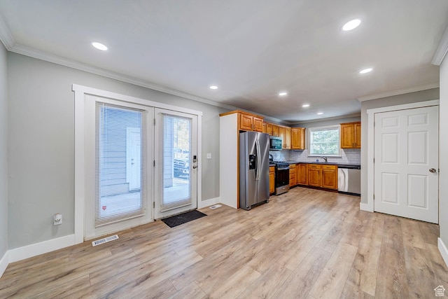 550 N 200 W, Salt Lake City, UT 84103 - kitchen featuring stainless steel appliances, crown molding, light wood-type flooring, baseboards, and recessed lighting