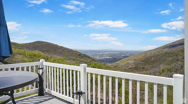 balcony featuring a mountain view