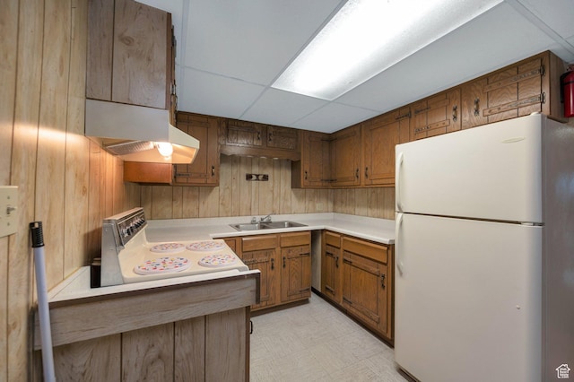 825 W Arapahoe Ave S, Salt Lake City, UT 84104 - kitchen featuring freestanding refrigerator, range with electric cooktop, under cabinet range hood, light countertops, and a sink