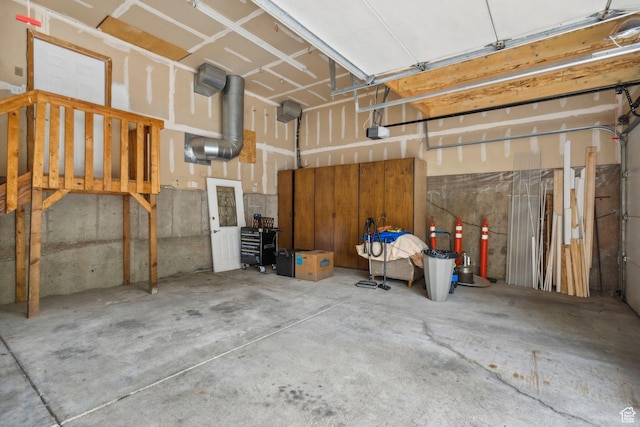 2863 S Cove Ln, Bountiful, UT 84010 - garage with a garage door opener