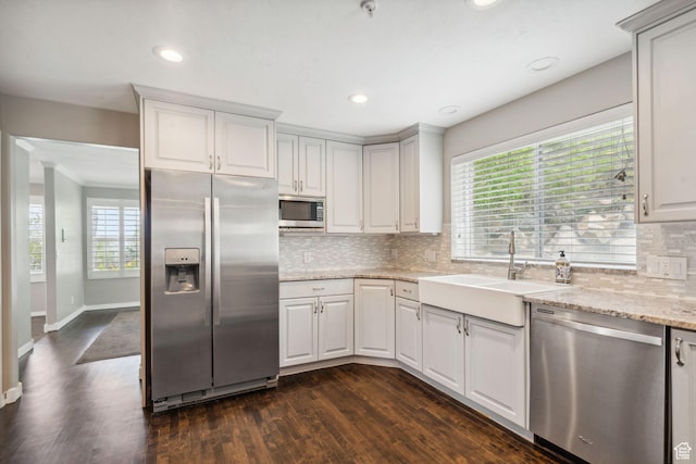 2863 S Cove Ln, Bountiful, UT 84010 - kitchen with appliances with stainless steel finishes, a sink, dark wood finished floors, tasteful backsplash, and recessed lighting