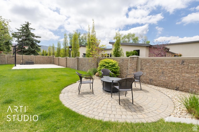 view of yard with a patio area