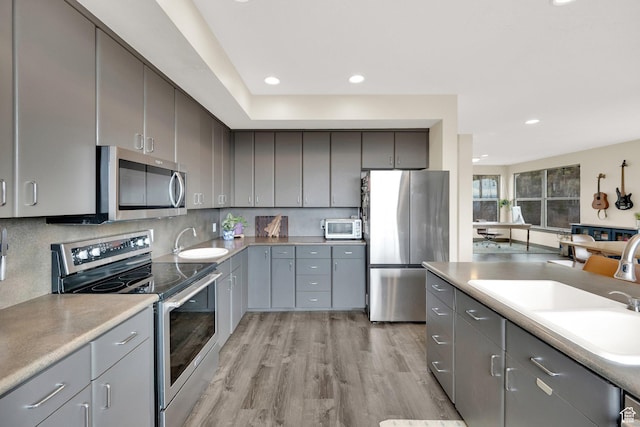 9048 E Acorn Way Unit 984, Heber City, UT 84032 - kitchen featuring appliances with stainless steel finishes, a sink, gray cabinets, light wood-type flooring, and recessed lighting